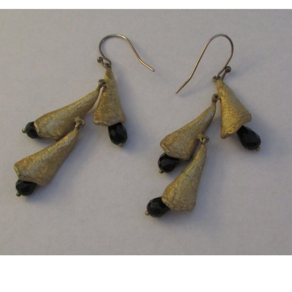Metal and Onyx Drop Earrings - Picture 2 of 3